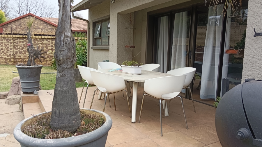 7 Bedroom Property for Sale in Sonneveld Gauteng