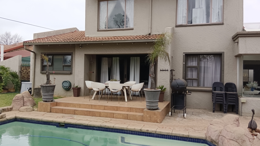7 Bedroom Property for Sale in Sonneveld Gauteng