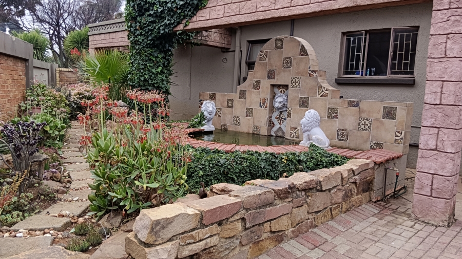 7 Bedroom Property for Sale in Sonneveld Gauteng