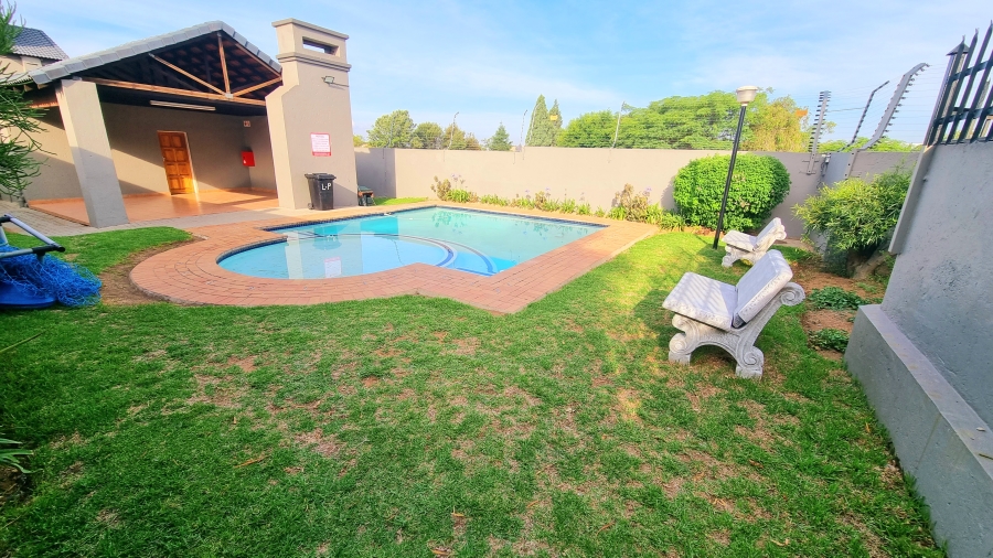 1 Bedroom Property for Sale in Noordwyk Gauteng