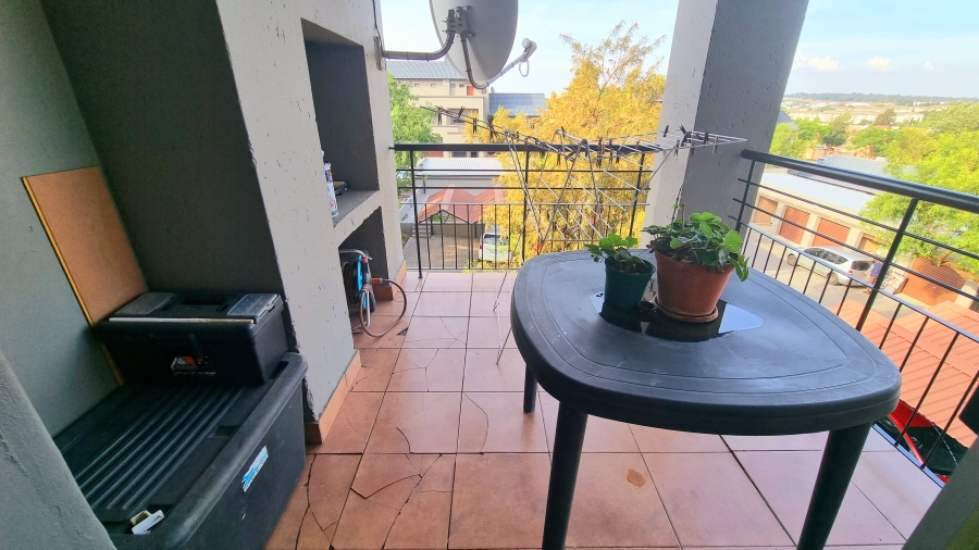 1 Bedroom Property for Sale in Noordwyk Gauteng
