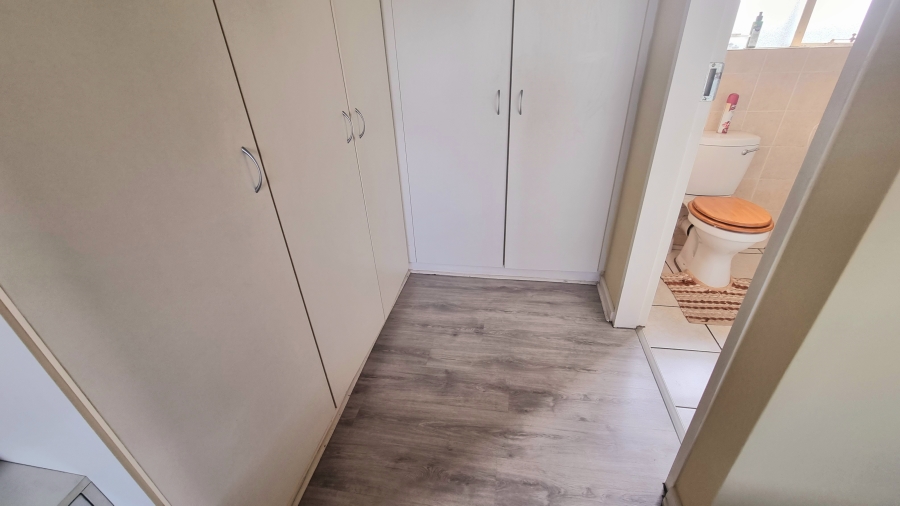 1 Bedroom Property for Sale in Noordwyk Gauteng