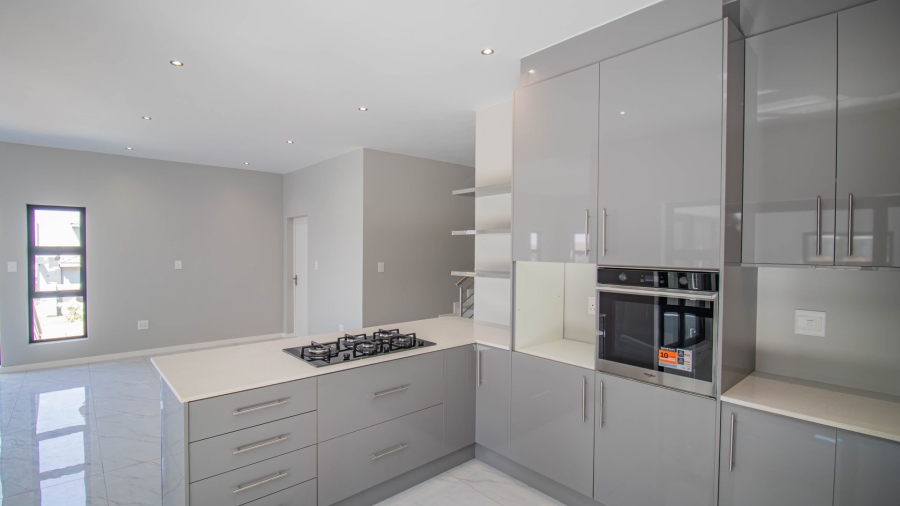 4 Bedroom Property for Sale in Blue Hills Gauteng
