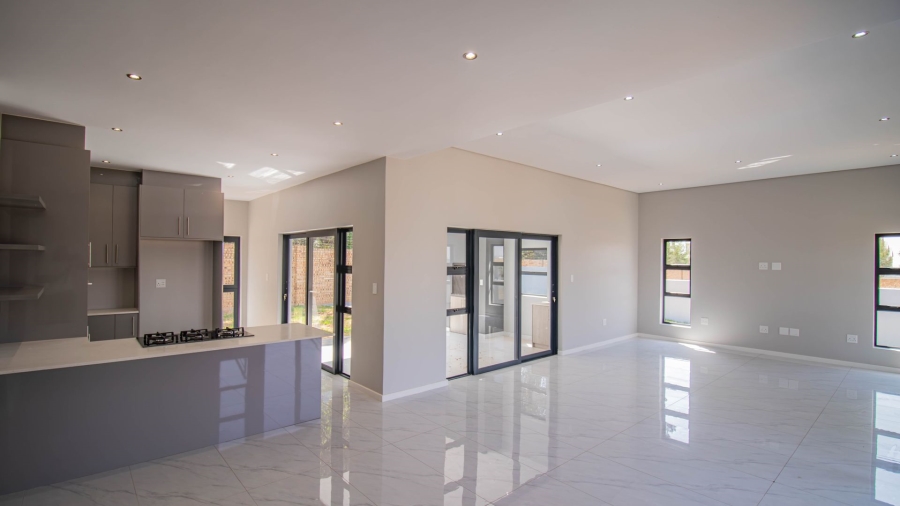 4 Bedroom Property for Sale in Blue Hills Gauteng