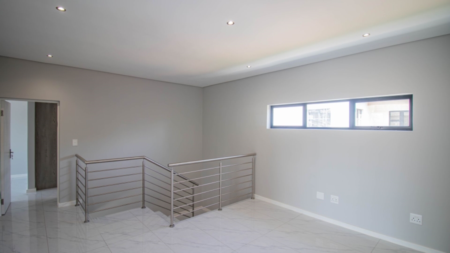 4 Bedroom Property for Sale in Blue Hills Gauteng