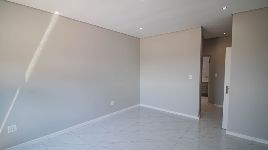 4 Bedroom Property for Sale in Blue Hills Gauteng