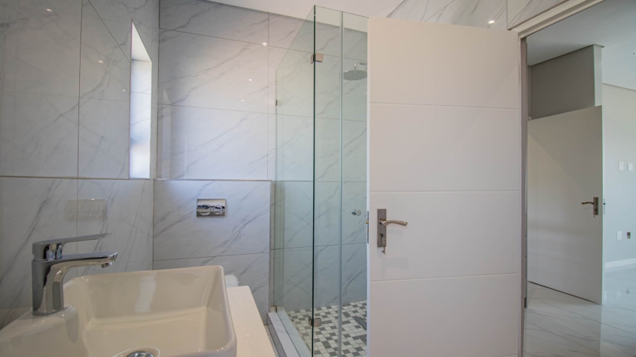 4 Bedroom Property for Sale in Blue Hills Gauteng