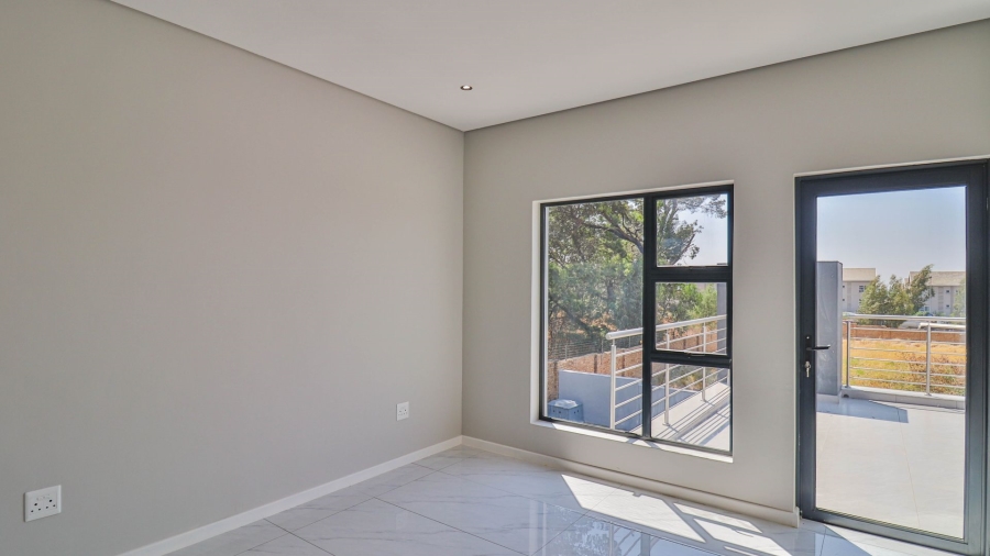 4 Bedroom Property for Sale in Blue Hills Gauteng