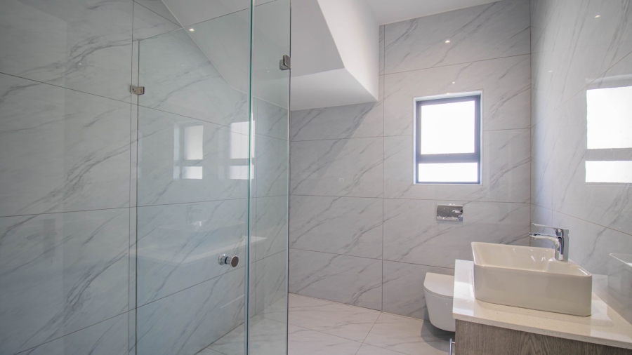 4 Bedroom Property for Sale in Blue Hills Gauteng