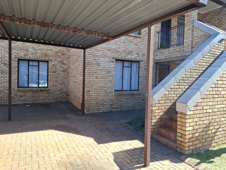 2 Bedroom Property for Sale in Helikonpark Gauteng