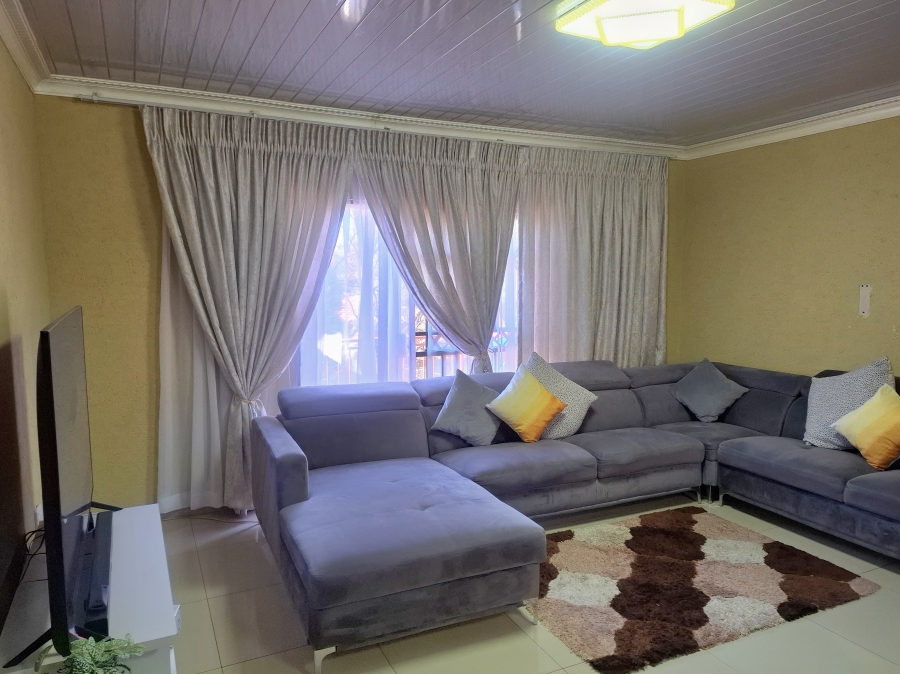 2 Bedroom Property for Sale in Helikonpark Gauteng