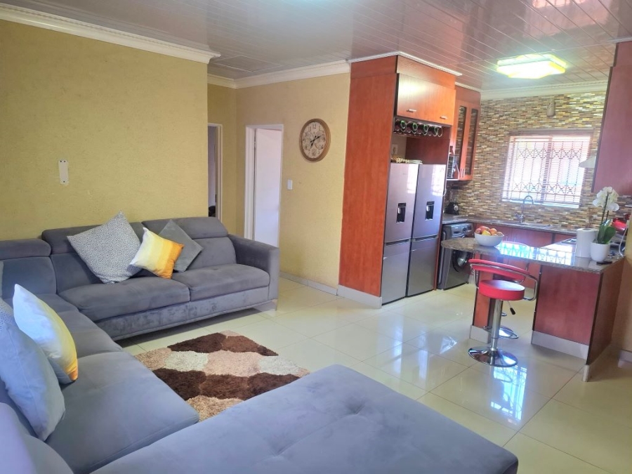 2 Bedroom Property for Sale in Helikonpark Gauteng