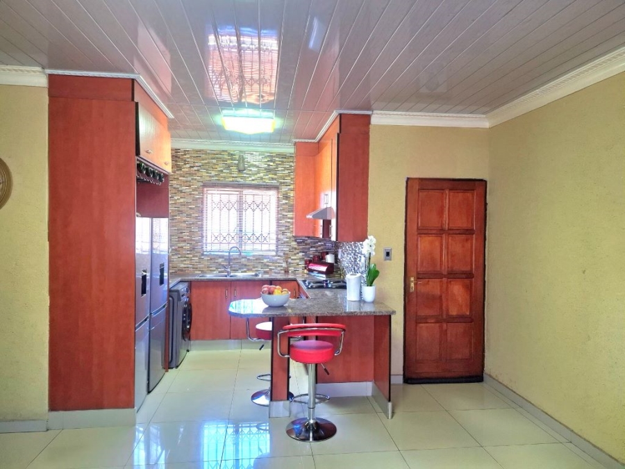 2 Bedroom Property for Sale in Helikonpark Gauteng