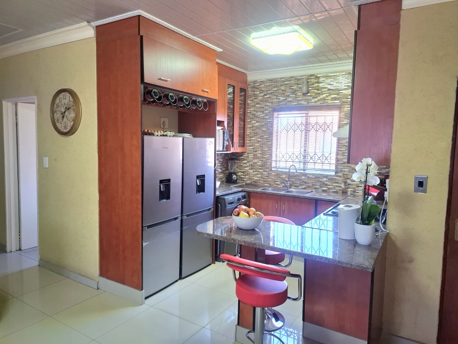 2 Bedroom Property for Sale in Helikonpark Gauteng