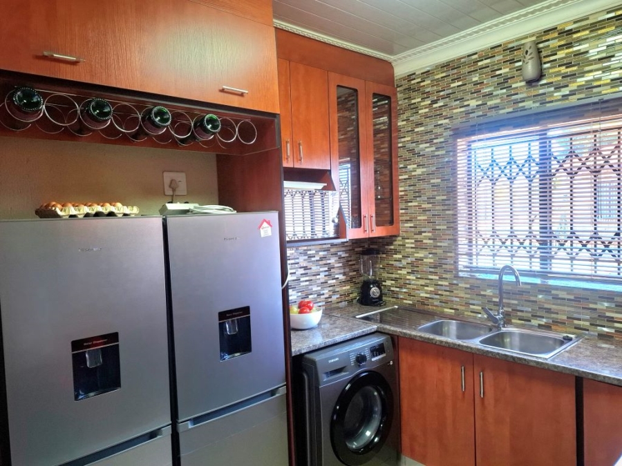 2 Bedroom Property for Sale in Helikonpark Gauteng