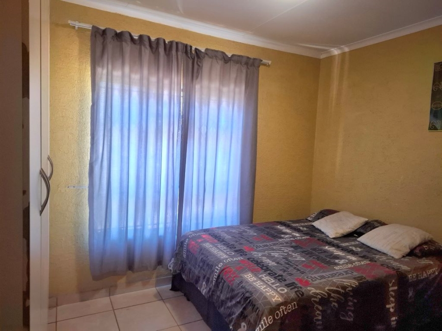 2 Bedroom Property for Sale in Helikonpark Gauteng