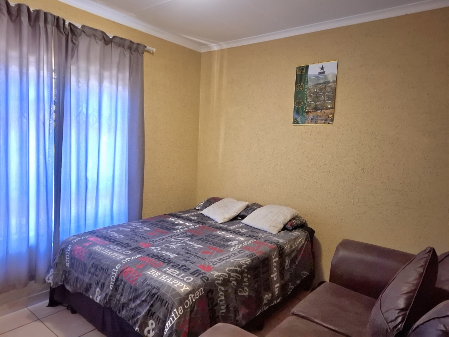 2 Bedroom Property for Sale in Helikonpark Gauteng