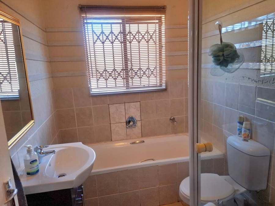 2 Bedroom Property for Sale in Helikonpark Gauteng
