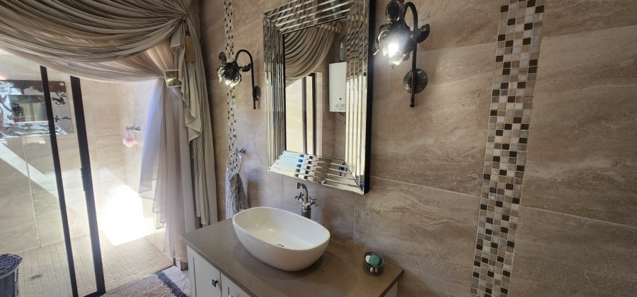 5 Bedroom Property for Sale in Marlbank Gauteng