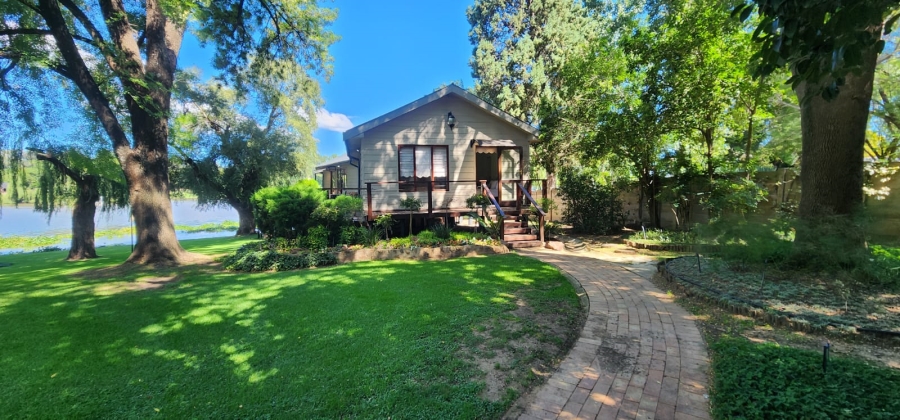 5 Bedroom Property for Sale in Marlbank Gauteng