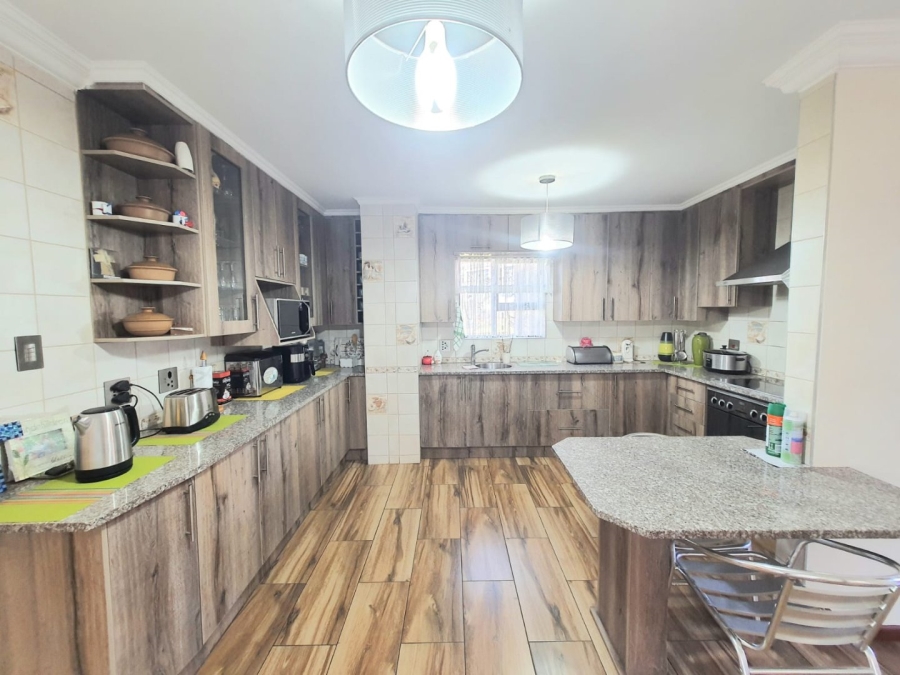 4 Bedroom Property for Sale in Marlbank Gauteng