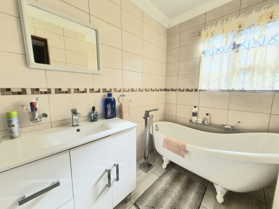 4 Bedroom Property for Sale in Marlbank Gauteng
