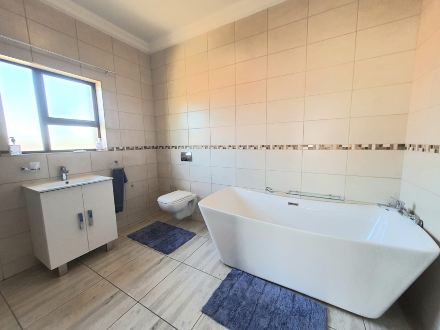 4 Bedroom Property for Sale in Marlbank Gauteng
