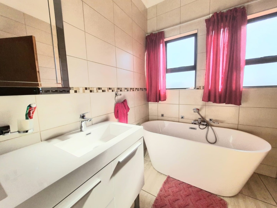 4 Bedroom Property for Sale in Marlbank Gauteng