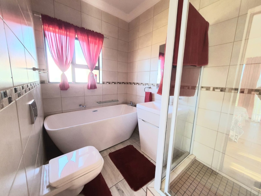 4 Bedroom Property for Sale in Marlbank Gauteng