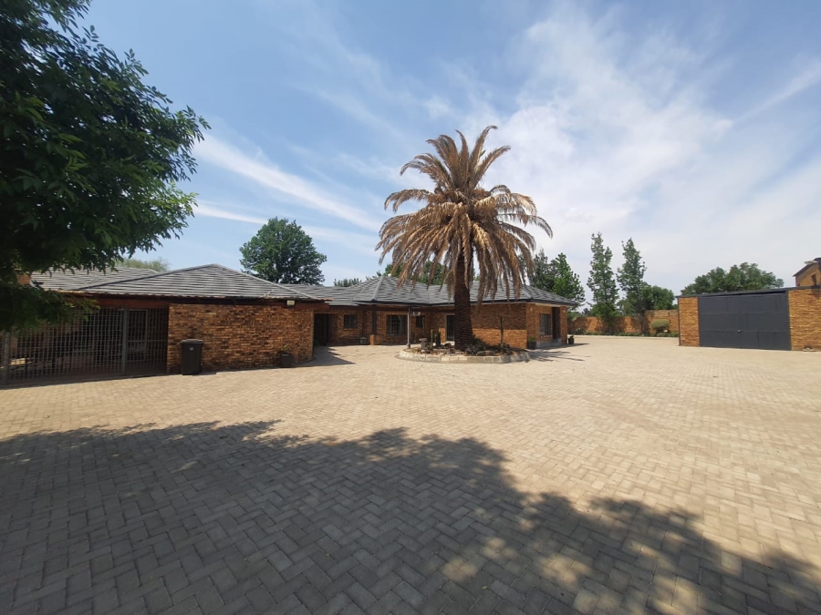 7 Bedroom Property for Sale in Lochvaal Gauteng