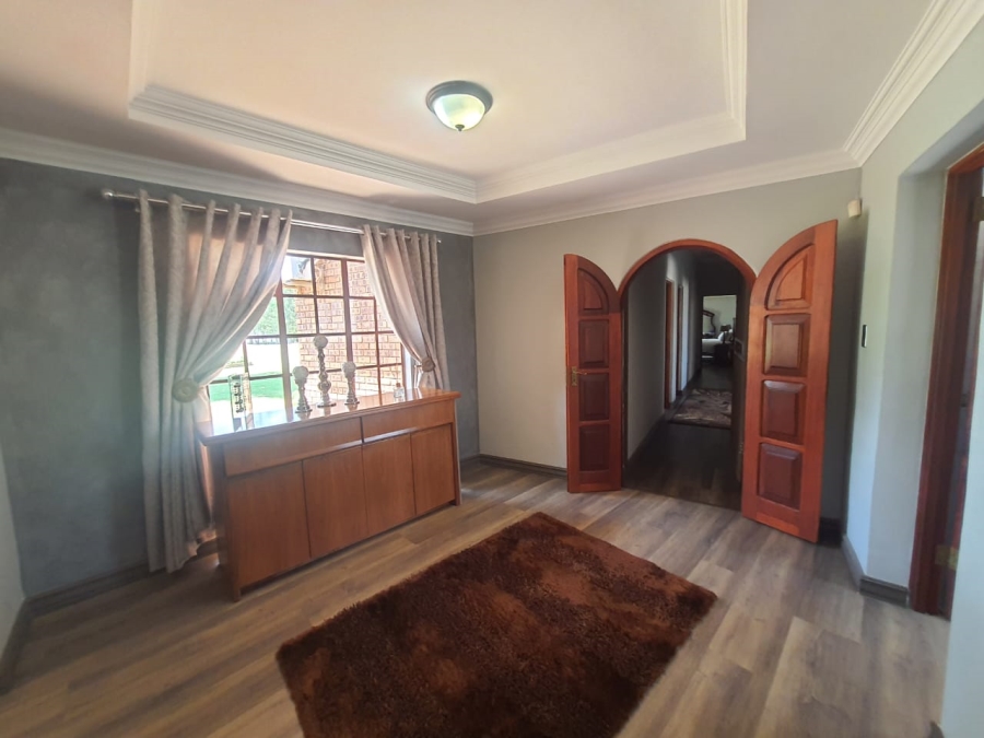 7 Bedroom Property for Sale in Lochvaal Gauteng