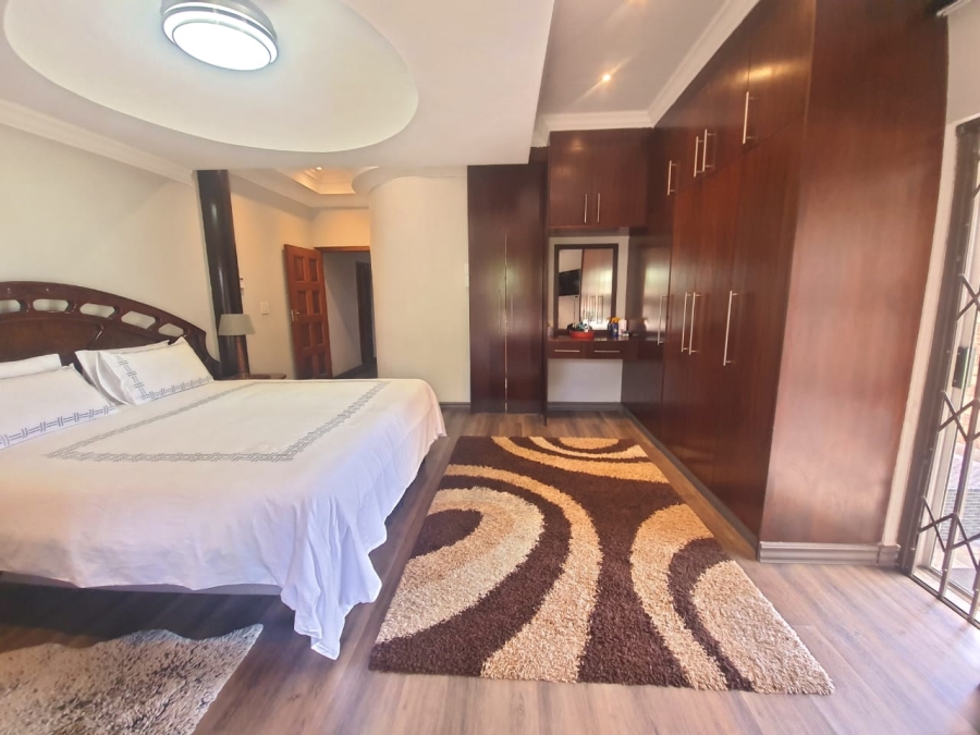 7 Bedroom Property for Sale in Lochvaal Gauteng