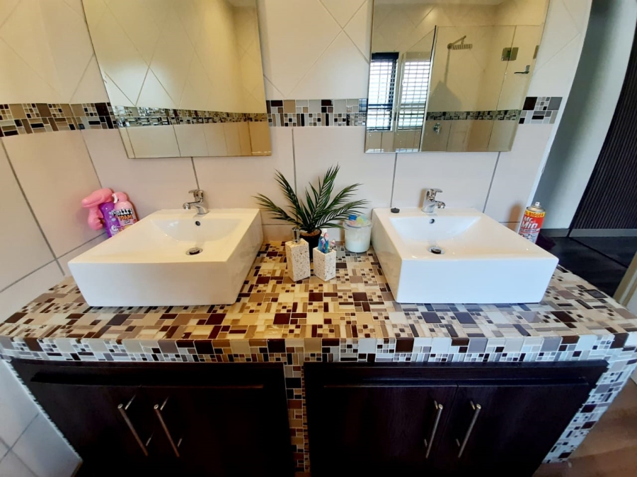 3 Bedroom Property for Sale in Mantevrede Gauteng