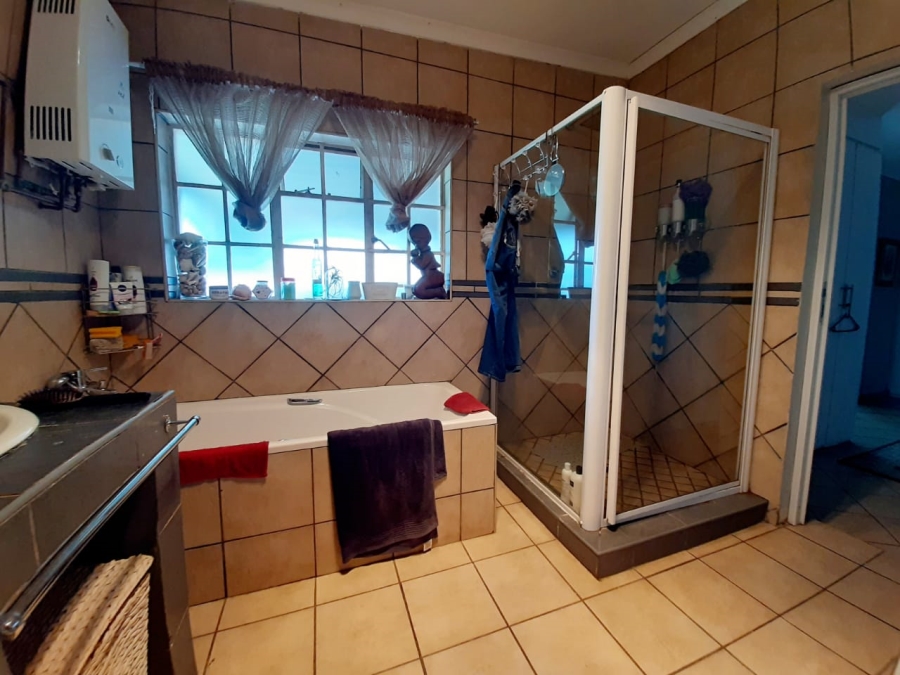 3 Bedroom Property for Sale in Mantevrede Gauteng