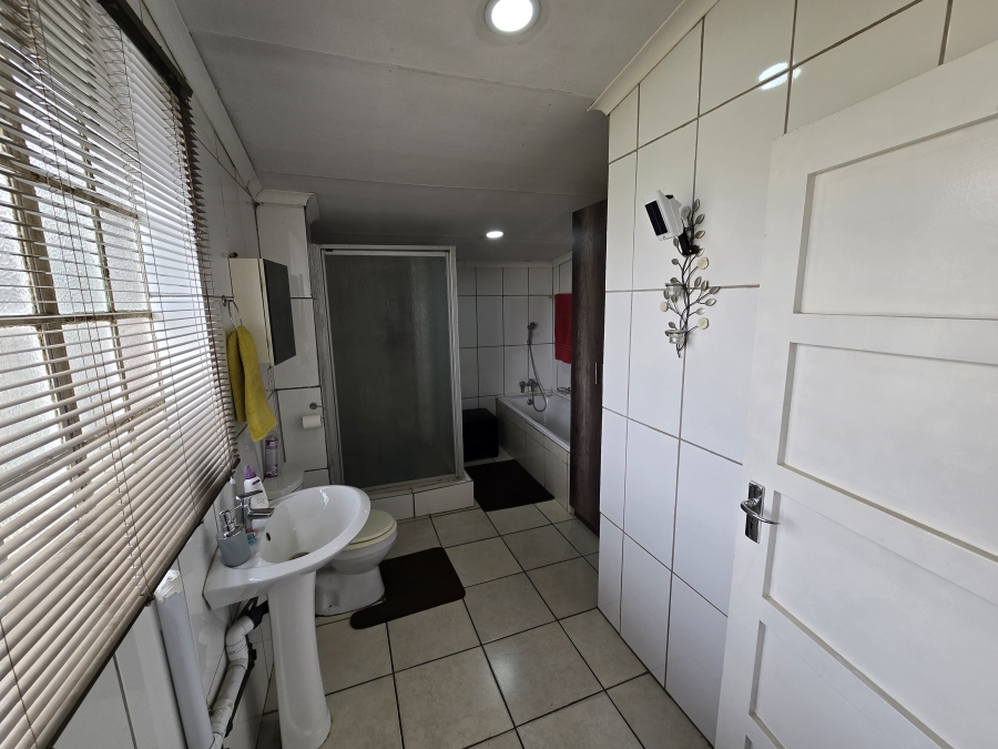 4 Bedroom Property for Sale in Mantevrede Gauteng