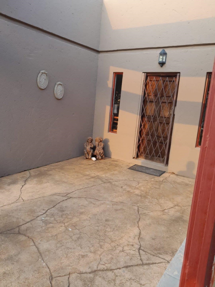 4 Bedroom Property for Sale in Eike Park Gauteng