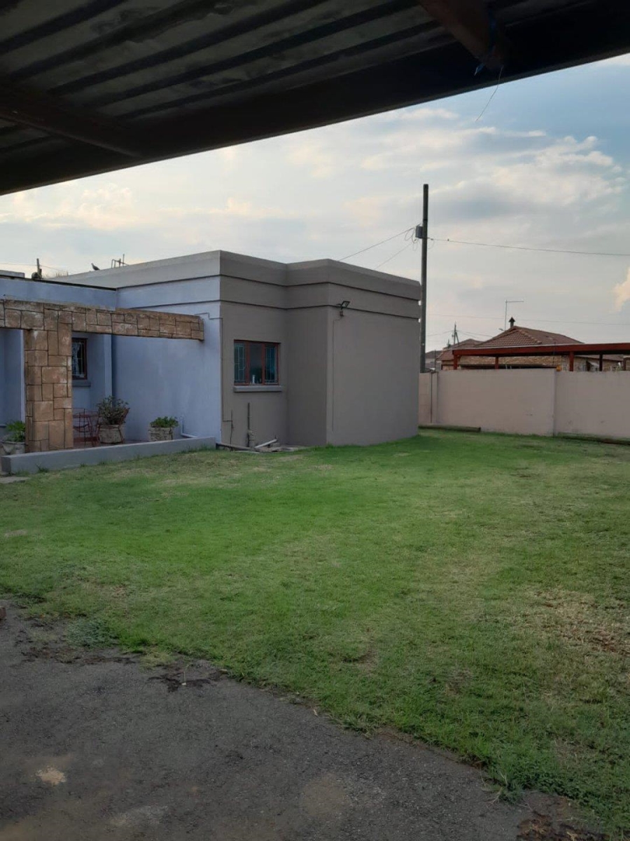 4 Bedroom Property for Sale in Eike Park Gauteng