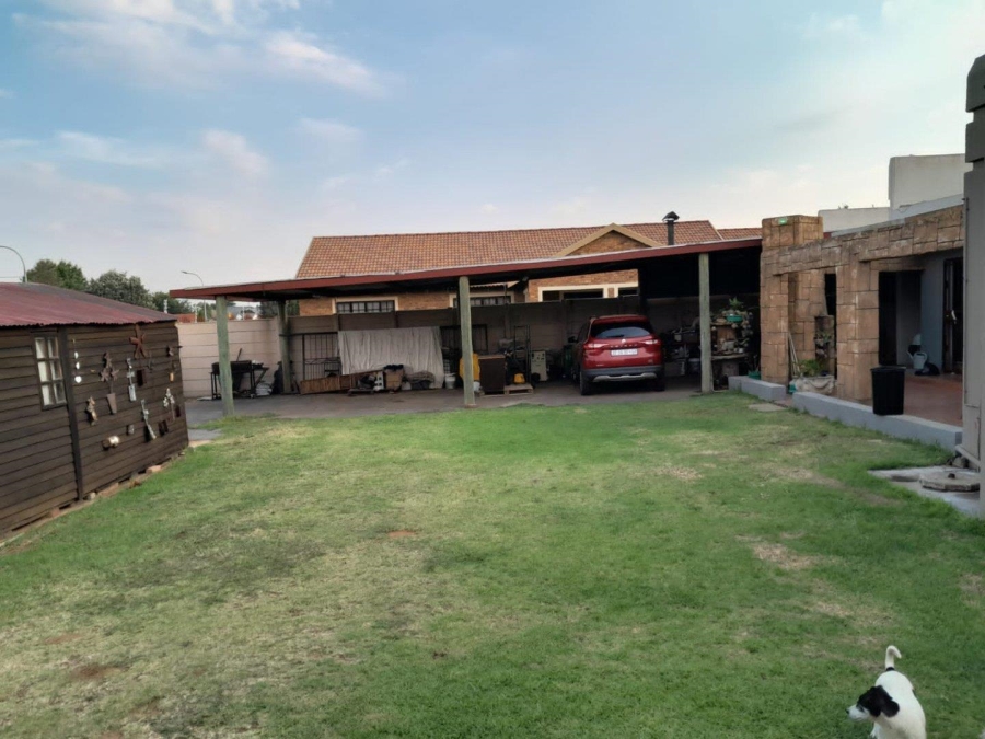 4 Bedroom Property for Sale in Eike Park Gauteng