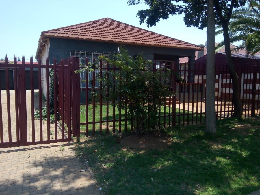 2 Bedroom Property for Sale in Randfontein Central Gauteng