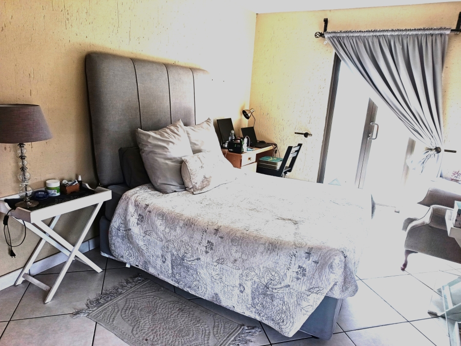 3 Bedroom Property for Sale in Sonneveld Gauteng