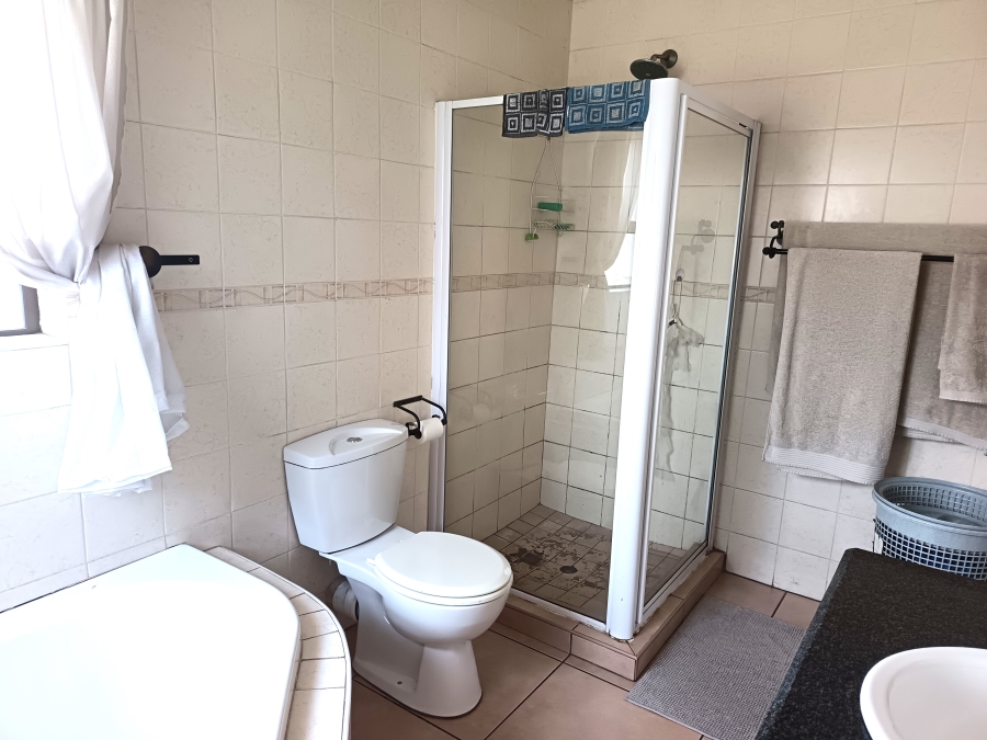 3 Bedroom Property for Sale in Sonneveld Gauteng