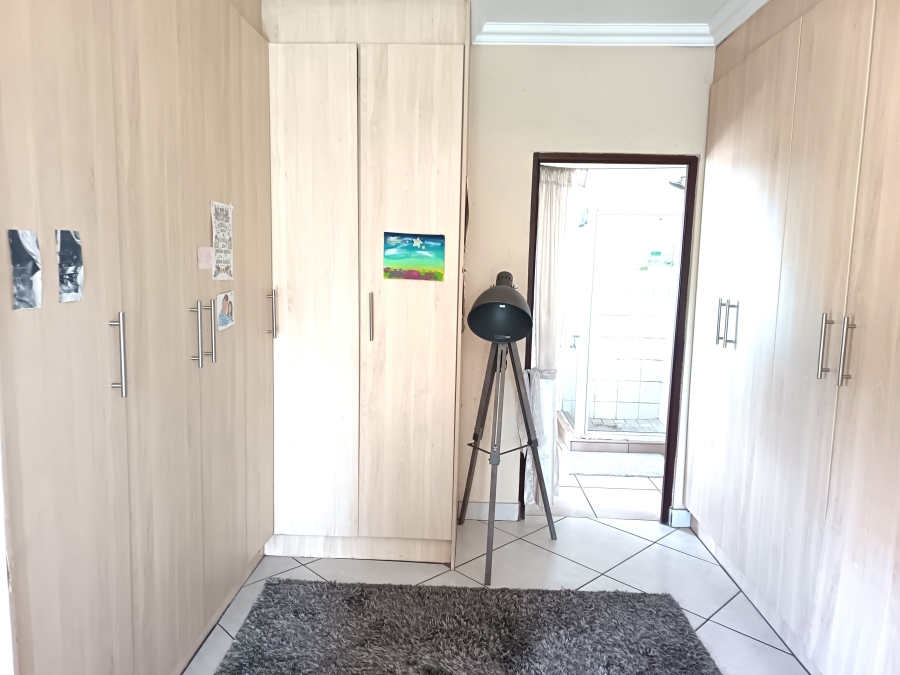 3 Bedroom Property for Sale in Sonneveld Gauteng