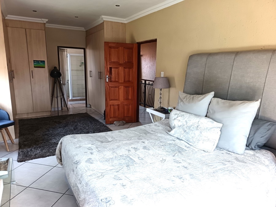 3 Bedroom Property for Sale in Sonneveld Gauteng