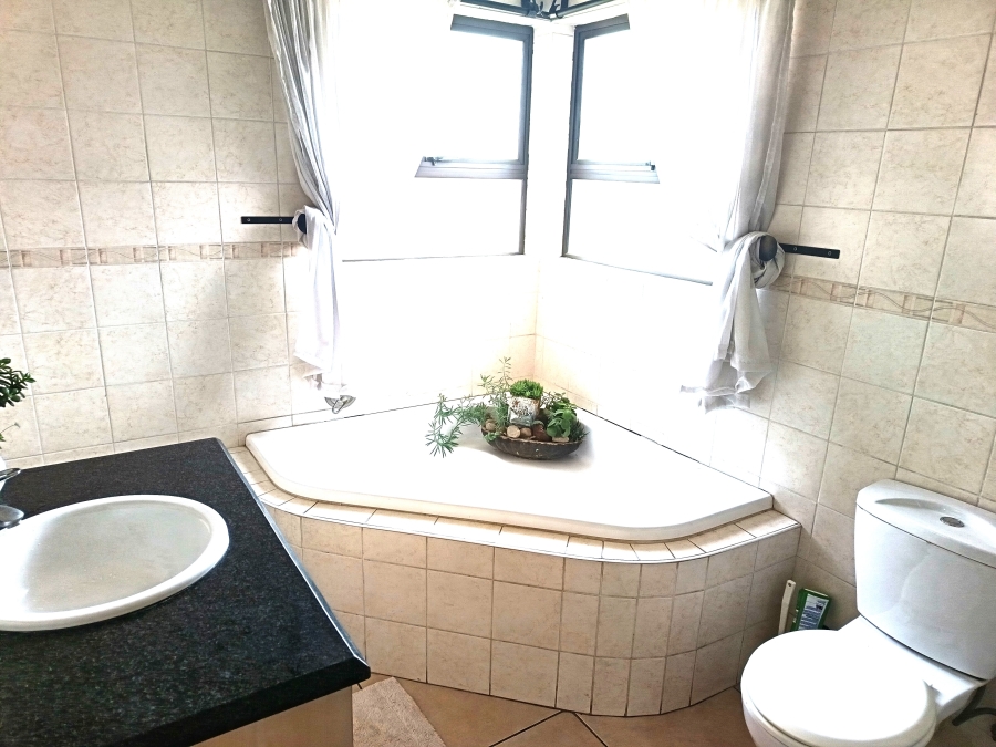 3 Bedroom Property for Sale in Sonneveld Gauteng