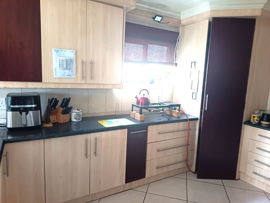 3 Bedroom Property for Sale in Sonneveld Gauteng