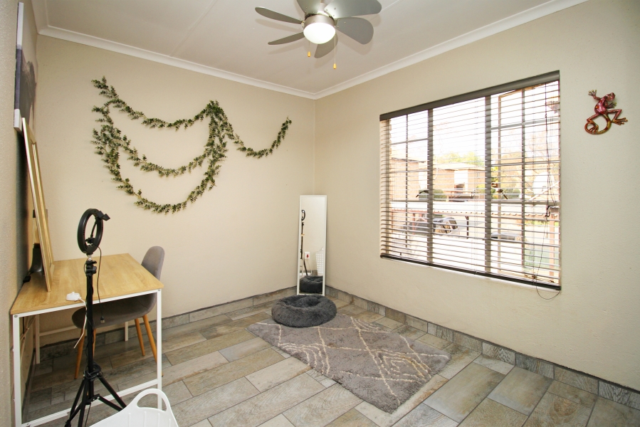 2 Bedroom Property for Sale in Allens Nek Gauteng