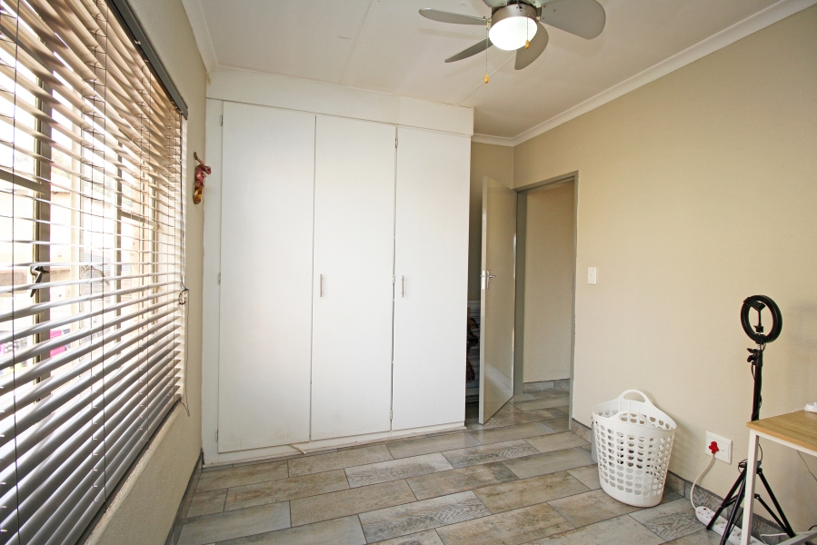 2 Bedroom Property for Sale in Allens Nek Gauteng