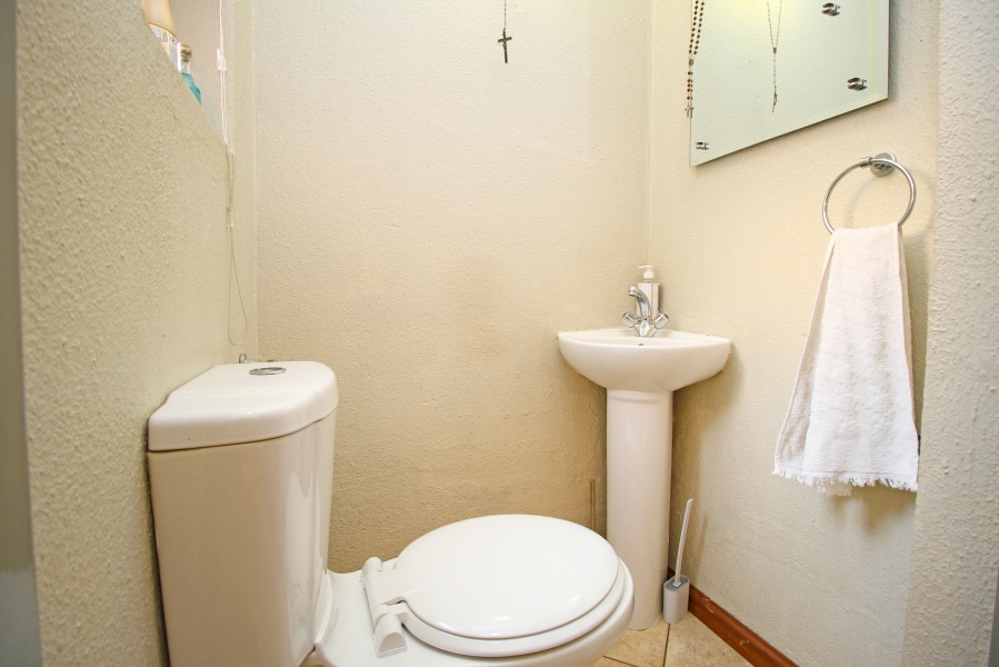 2 Bedroom Property for Sale in Allens Nek Gauteng
