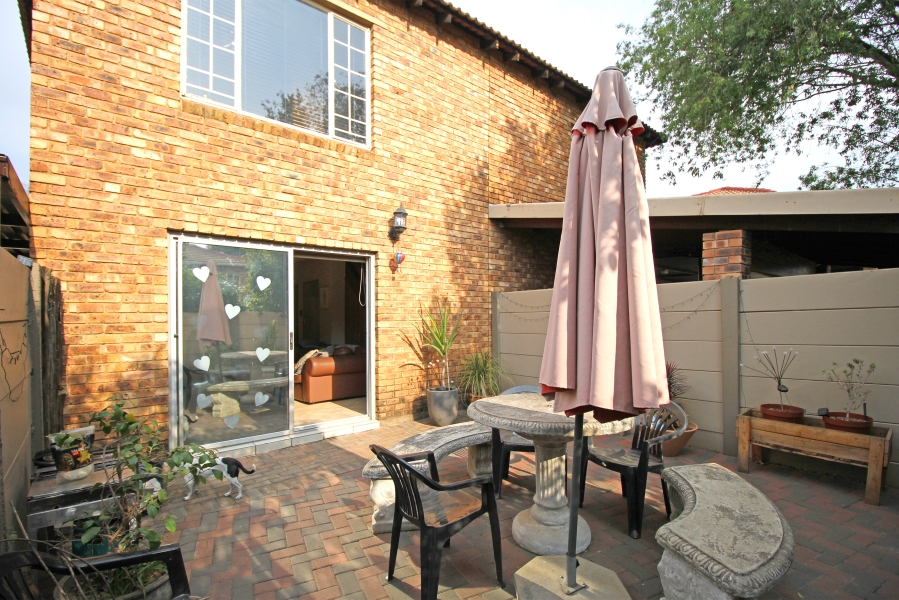 2 Bedroom Property for Sale in Allens Nek Gauteng