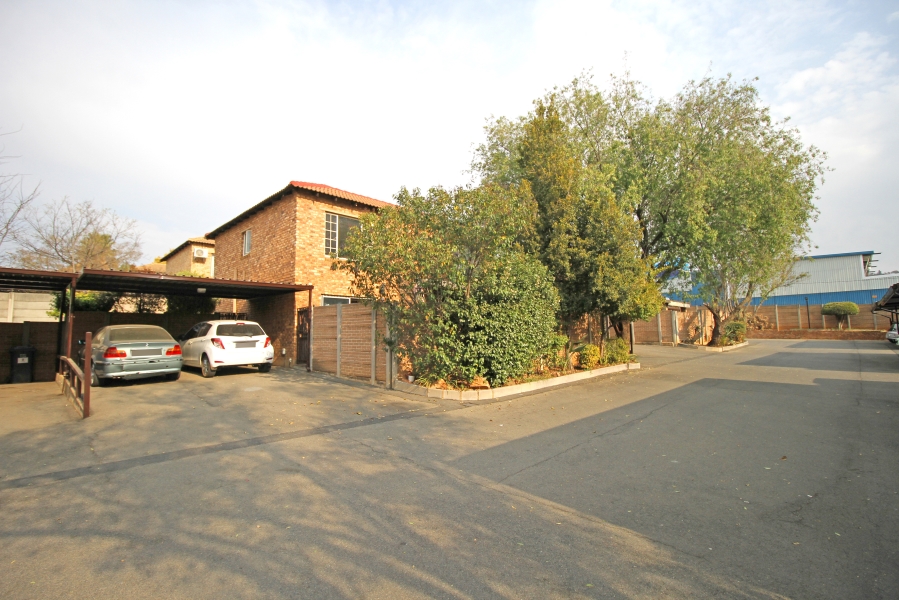 2 Bedroom Property for Sale in Allens Nek Gauteng